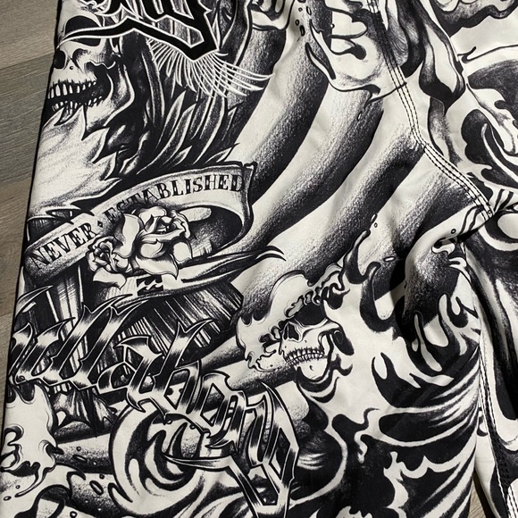 Rare Billabong Skull Design Board Shorts. - Picture 5 of 8